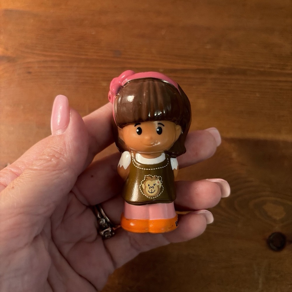 Little People Girl Figure Brown Hair Pink Bow 1-4 Years IC/150 GP/68